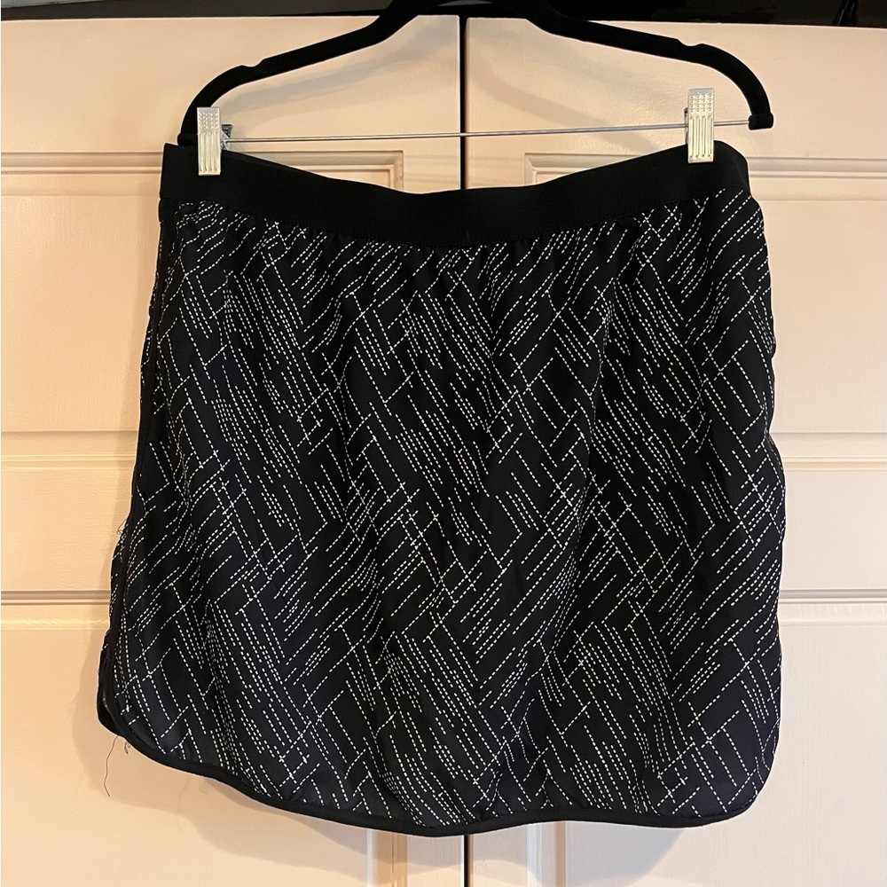 Emerald 18 Skort Size XL - Activewear Golf Tennis Black and White NWT